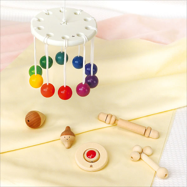 お誕生祝い、ご出産祝いなどの贈りものに最適な童具セットです